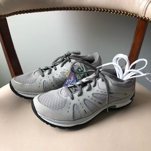 Abeo grey sneakers